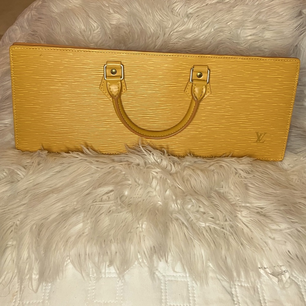 Louis Vuitton triangle Epi bag